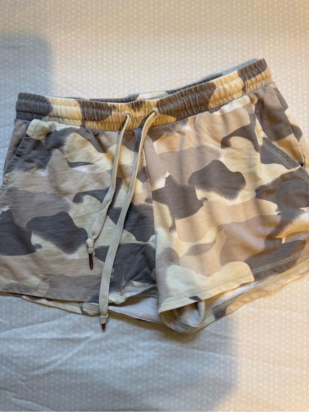 Z Supply Casual Camo Drawstring Women’s Shorts - Beige & Gray